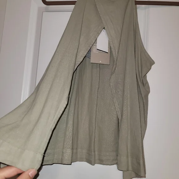 Thread and Supply Split back tank - Picture 3 of 3